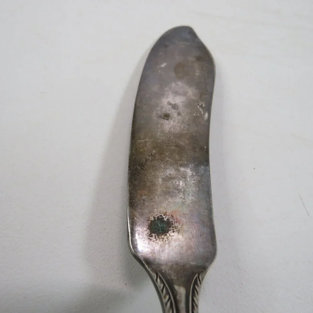 Grosvenor Butter Knife 1921 Oneida AA Silver Plated